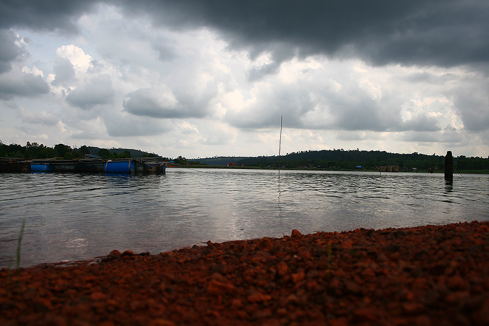 ฝนทำท่าจะตกแล้วทิ้งท้ายไว้ที่รูปนี้แล้วกันนะครับ



ขอบคุณทุกท่านที่เข้ามาชมมาทักทายผิดพลาดประกา