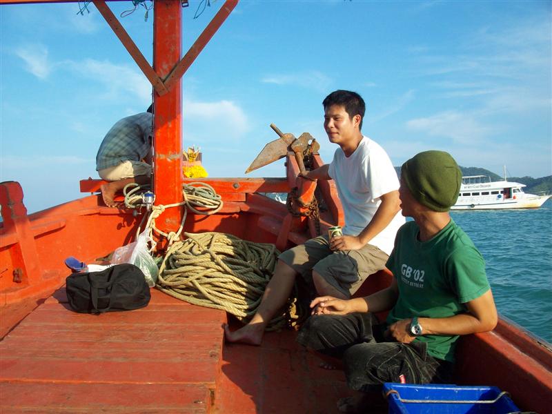 ขึ้นเรือแล้ว  ทีมงาน บูริทิน ไม่เคยออกตกเรือเลยสักครั้งครับ.. ดีใจมาก :grin:
