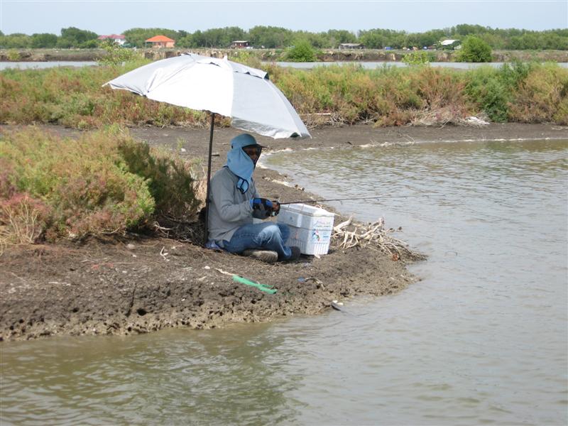 น้าอู๋ ก้อตามมาด้วยครับ แต่อยู่คนรละฝั่ง อิอิ  :cool: :cool: :cool: :cool: :cool: :cool: :cool: :coo
