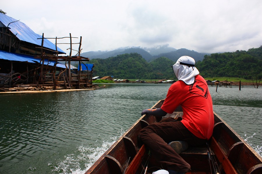 ดังนั้นเราเลยหันหัวเรือกลับแพ มาเล