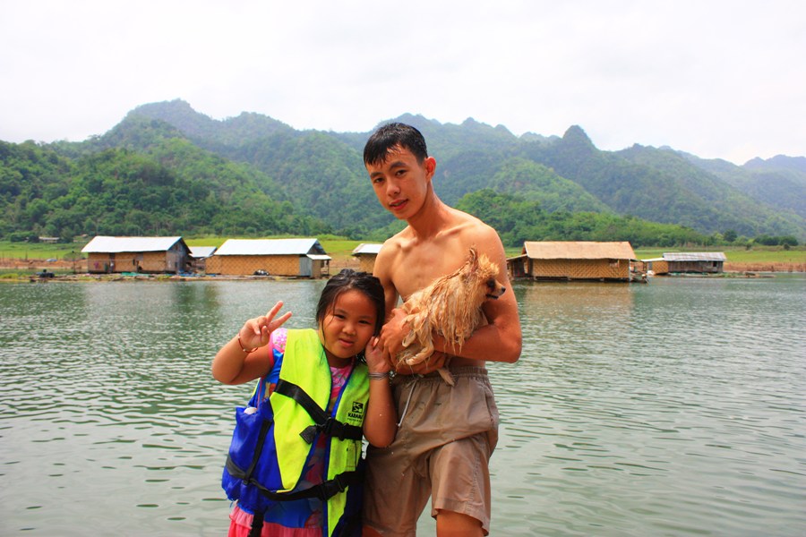 ชอบจริงๆ เลยครับ ลูกสาวผม กับน้ำอ่ะ :laughing: