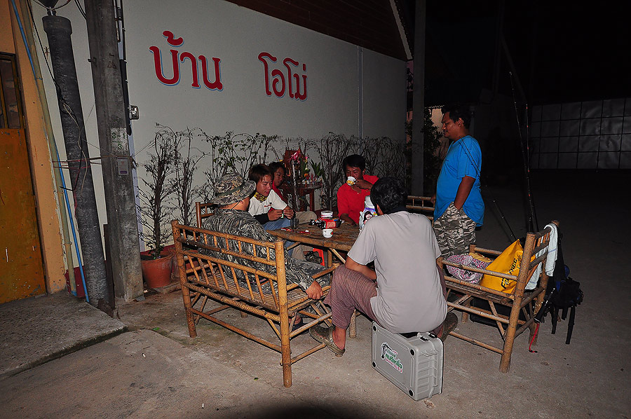 ปรึกษาหารืออยู่กันสักพักเวลาแห่งความสนุกก็ไกล้จะมาถึงเตรียมออกเดินทางให้ไว   :grin: