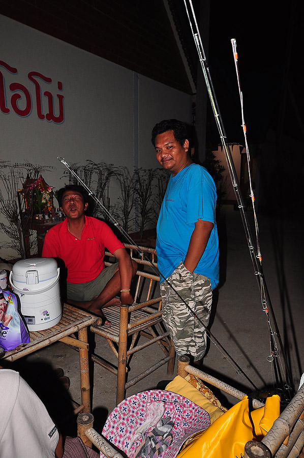 ทหารบกกับทหารเรือคุยกันสองคนแบบว่าวางแผนตีสกัดจัดแห้วให้เพื่อนคร๊าบบบบบบบบบบบบบบบบ  :grin: