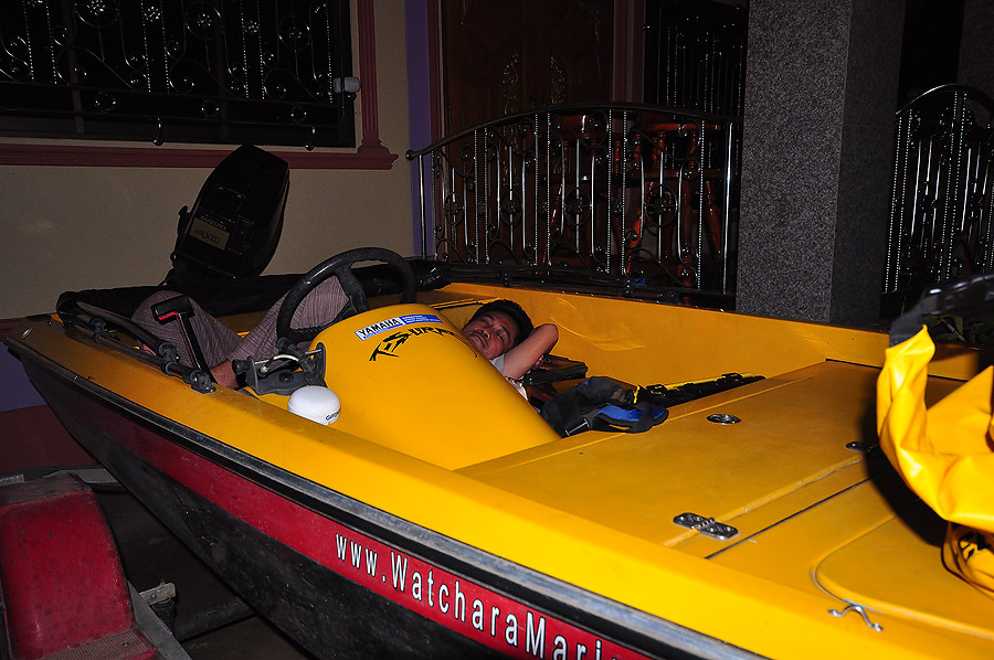 เอ้าน้าเอกของเราอ่ะเรือหวานเย็นไม่ใช่ลำนี้  :grin: