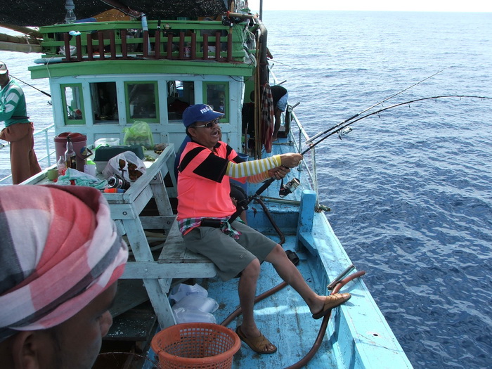 พาทัวร์ รอบเรือเลย