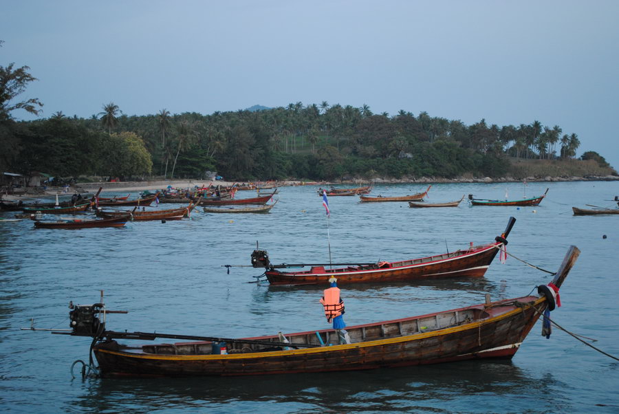 เรือ เยอะๆ เลือกไม่ถูกเลย 

ชมต่อๆ ไปรวดเดียวจบนะครับ เน็ตมันแรง    :laughing: :laughing: :laughin