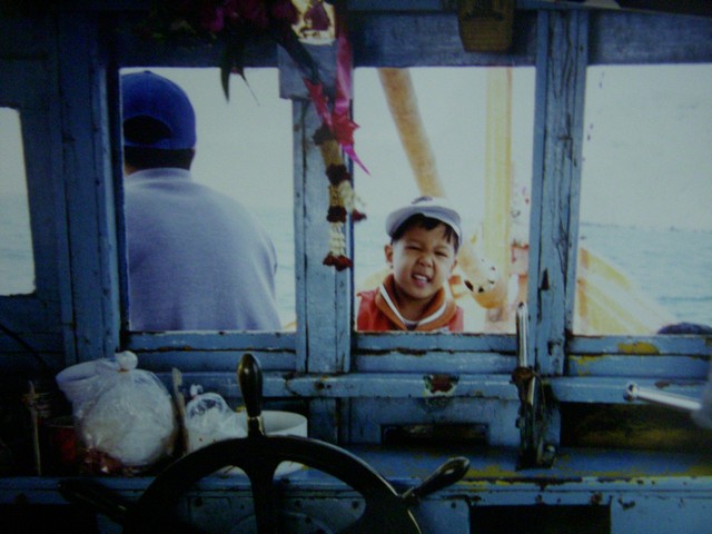 แอบมาโผล่หน้าเก๋งเรือไต๋จุก

 :smile: :smile