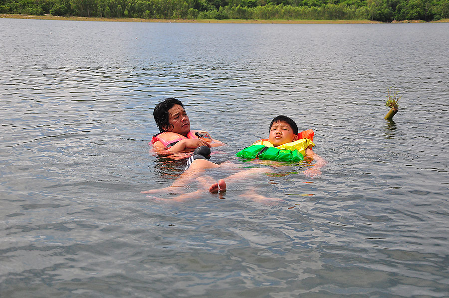 พักร้อนเล่นน้ำกับพ่อ