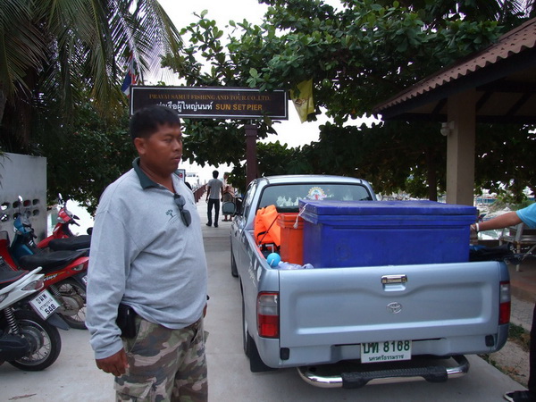 เตรียมลงเรือไต๋ชัยที่บ้านปลายแหลม เอาขนของลงเรือกันเลย ช่วยกัน.....