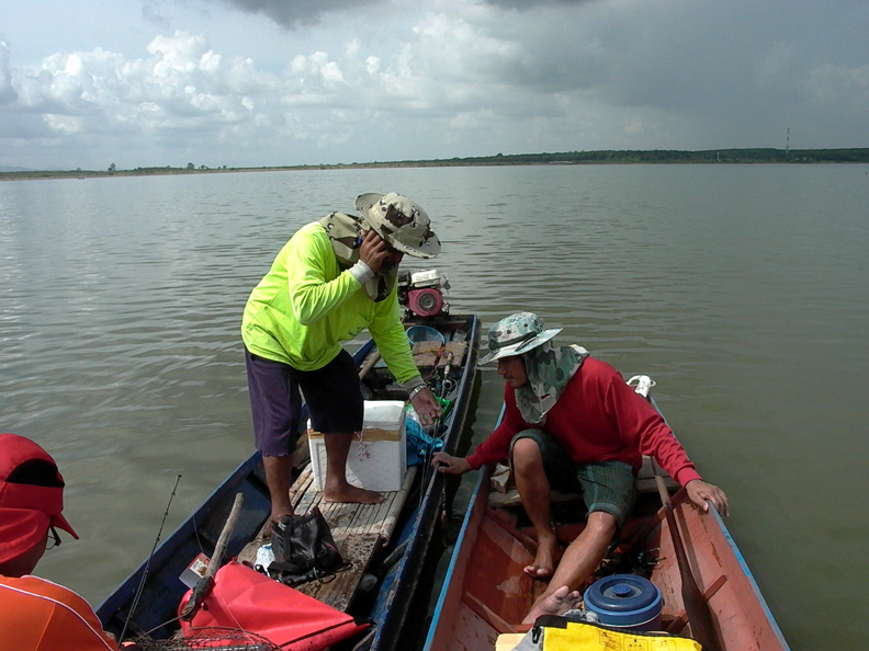 ไต๋นายอยากเห็นอีกตัวของพี่เปี๊ยกที่อยู่ในเรือ
 :cool: :cool: :cool: :cool: :cool: :cool: