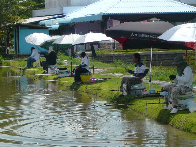 น้า บอย(หุ่นทรมาณใจสาว)ก็มา :love: :love: