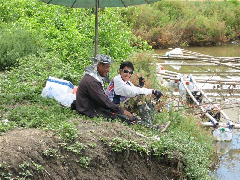พ่อลูกคู่นี้ ก้อยังสู้ไม่ถอยครับ  :grin: :grin: :grin: :grin: :grin: :grin: :grin: :grin: