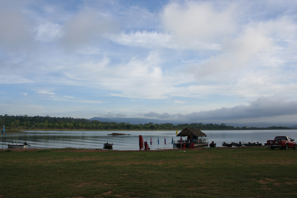 
บรรยากาศ  รอ  นักกีฬาลงทะเบียน  :grin: :grin: