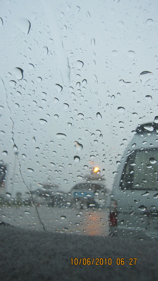 ถึงท่าเรืออ่าวสัปปะรด ราว6โมงเช้า ทันแสงแรก และสายฝนที่ตามมาตลอดทั้งคืน 