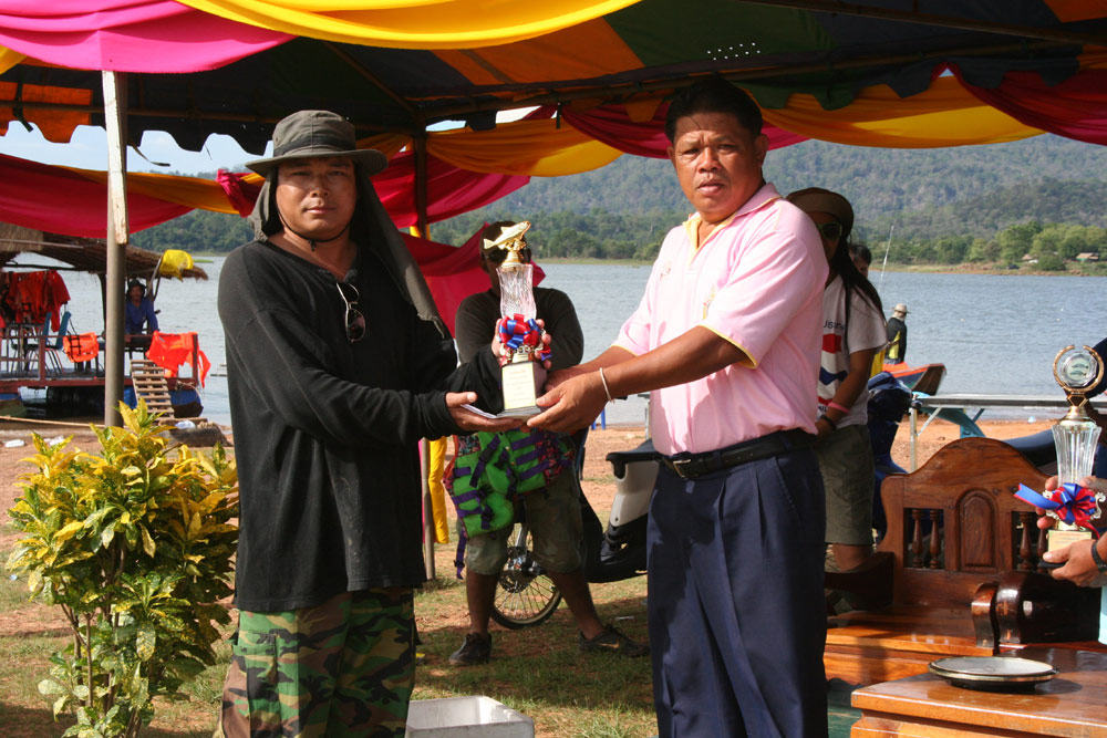 รางวัลชนะเลิศอันดับที่1 ประเภทปลาชะโด 

