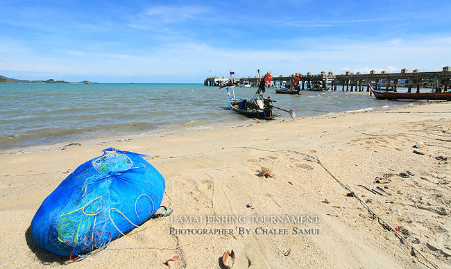 มีวัตถุต้องสงสัย..กองอยู่บนชายหาด ว้าว...อวนสามชั้นเปียกๆ 