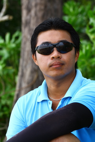 [b]หล๊ออออออออออออ หล่อ ........................... เน๊อะ [/b]  :mad:   :laughing: :laughing: :laugh