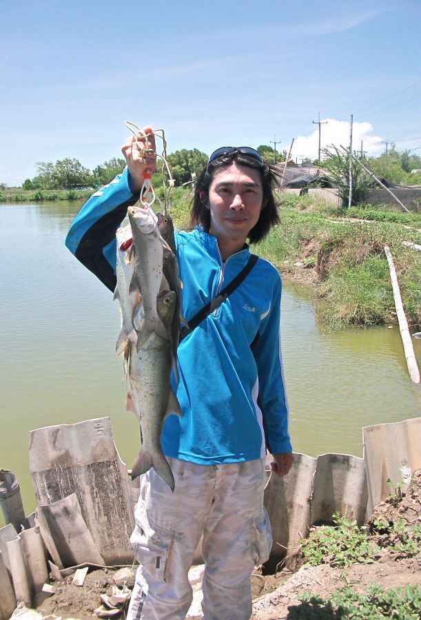 เดินหนีมาเดี๋ยวเดียวดูน้าย้งเค้าหิ้วมาดิ :cool: :cool: :cool: