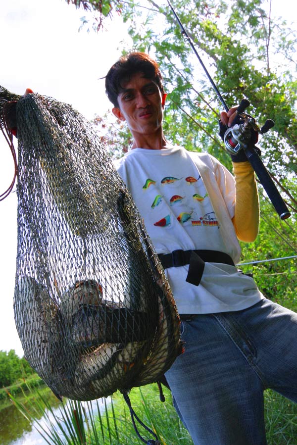 น้าเอบอกเล็กสุดโลนึงเอาป่าว...................น้าเอถามมีแต่ของใหญ่ๆทำไมถึงชอบเล็กๆ  ก็เมื่อคราวก่อนไ