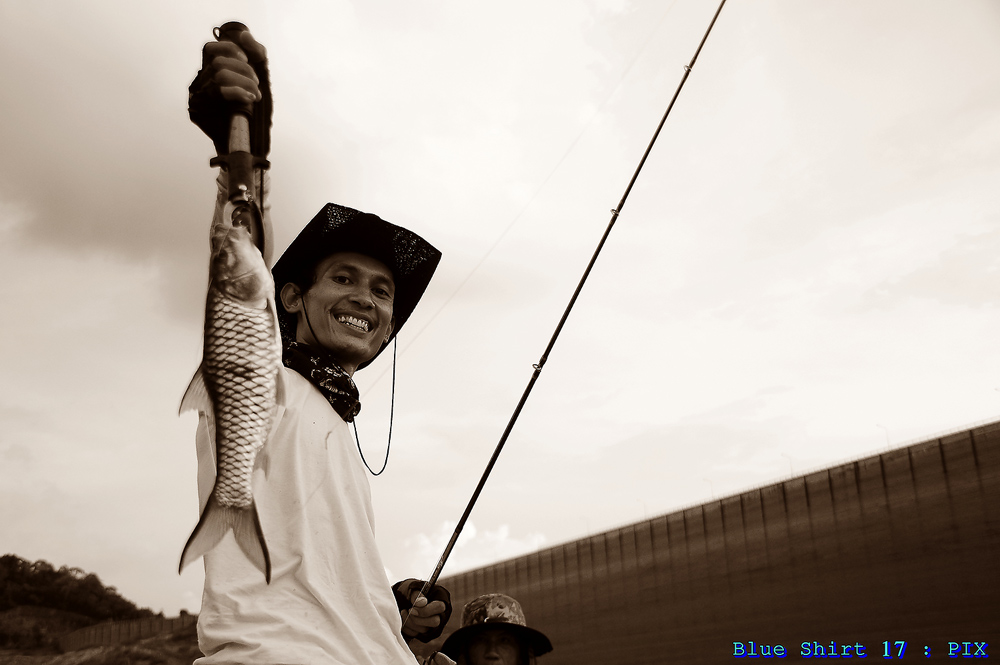เอา ยิงๆๆๆซะให้เข็ด :laughing: :laughing: :laughing: :laughing: :laughing: