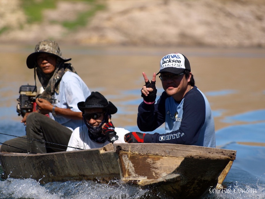 เช้าเช้าตอนออกเรือ ยังรื่นเริงกันด