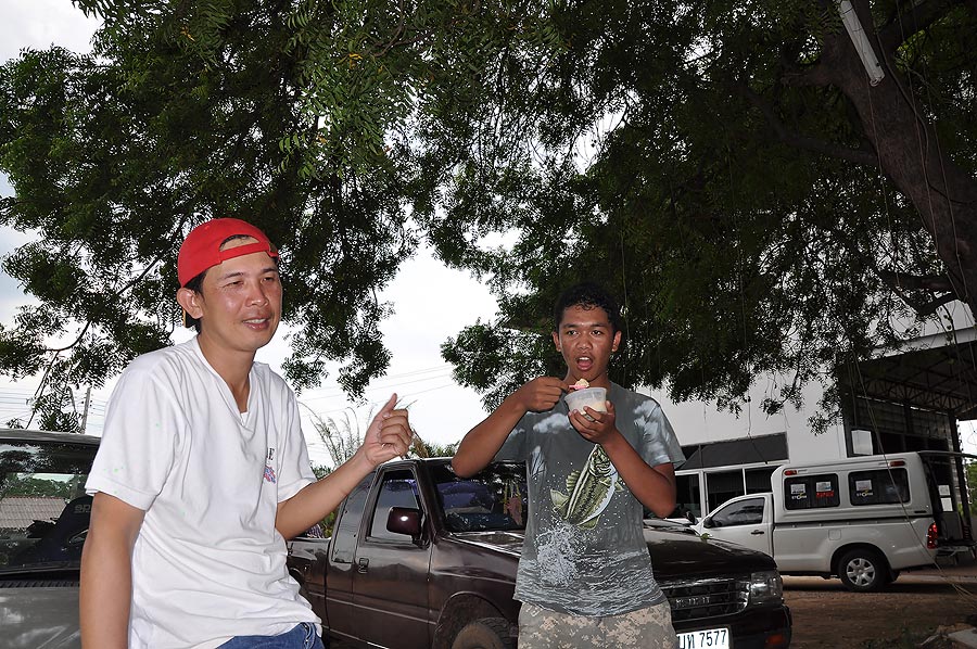 นั่งฟังน้าอู๊ดโม้ ดูน้าแมลงเม่ากิน รอผลคร๊าบบบ :grin: :grin: :grin: