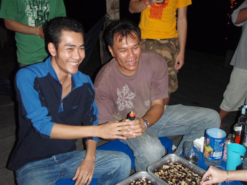 หวัดดีครับ...พ่อหนุ่มน้อยทั้ง2คน... :grin: