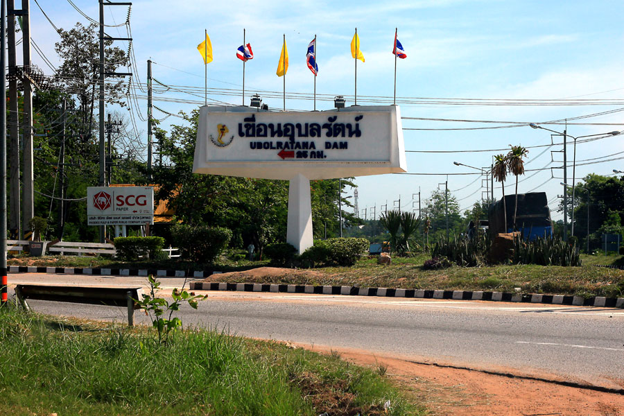 มาถึงทางเข้าพอดี


 [q]สร่างหรือยังพี