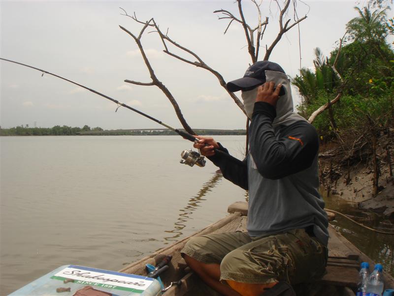  [q]ตามเกาะขอบเรือด้วยคนครับ [/q]
ขึ้นมาบนเรือดีกว่าครับน้า [b]komltc [/b] ที่ยังว่าง  :grin:

สว