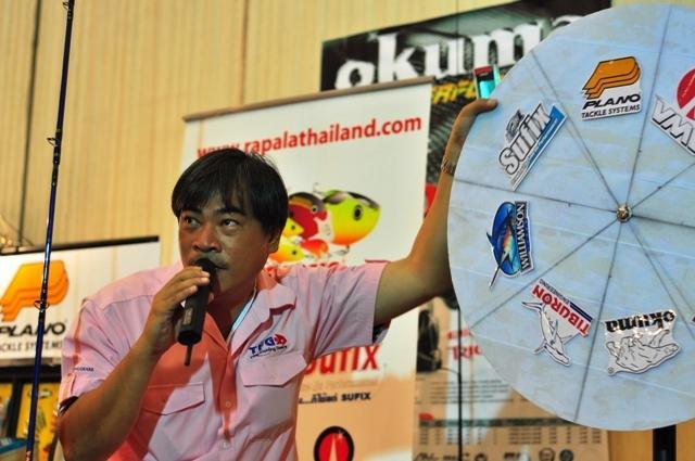 พี่ตุ้ยผู้คิดเกมส์นี้  
 เอายางงงง จะหมุนแล้วนะ