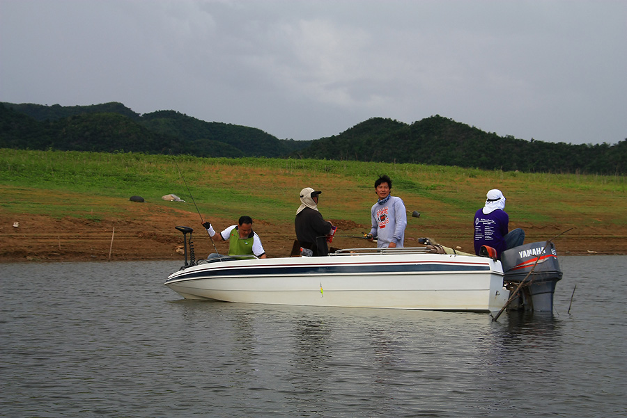 น่านอัดตะคัดเสร็จ ก้อเอาใบพัดเรือไปพันตะคัดเล่นอีก
 :laughing: :laughing: :laughing: