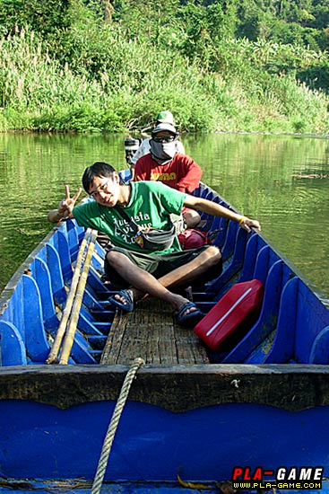เรือไม้ลำน้อยสามลำถูกขับมุ่งหน้าสวนกระแสน้ำขึ้นไป อย่างฝืนกฎของธรรมชาติ ลำผมเป็นลำสุดท้าย   
แก่งแร