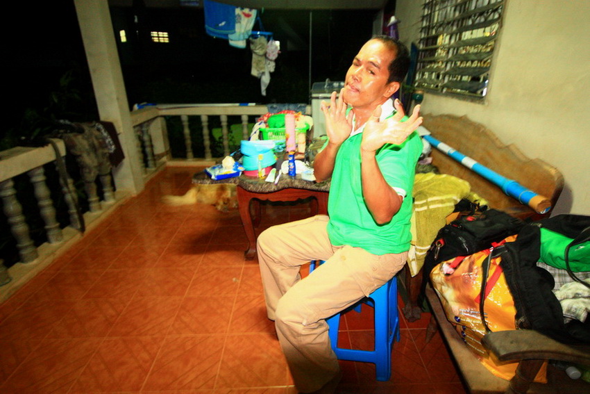 ช่วงเช้าวันแข่ง....พระเอกลิเก เตรียมการแสดง  :grin: :grin: :grin: 