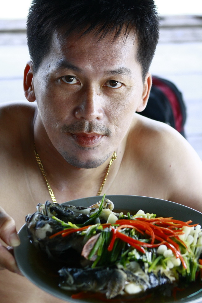 ปากแดงๆ จะไว้ใจได้กา                        ทานปลาบู่นึงซีอุย กันครับ เพื่อนๆ 

 :umh: :umh: :umh: