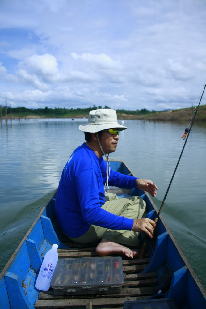 พี่ประจักรนั่งหัวเรือ ผมดูแล้ว น่าจะพร้อม ท่าทางกระหายที่จะตีเหยื่อมาก