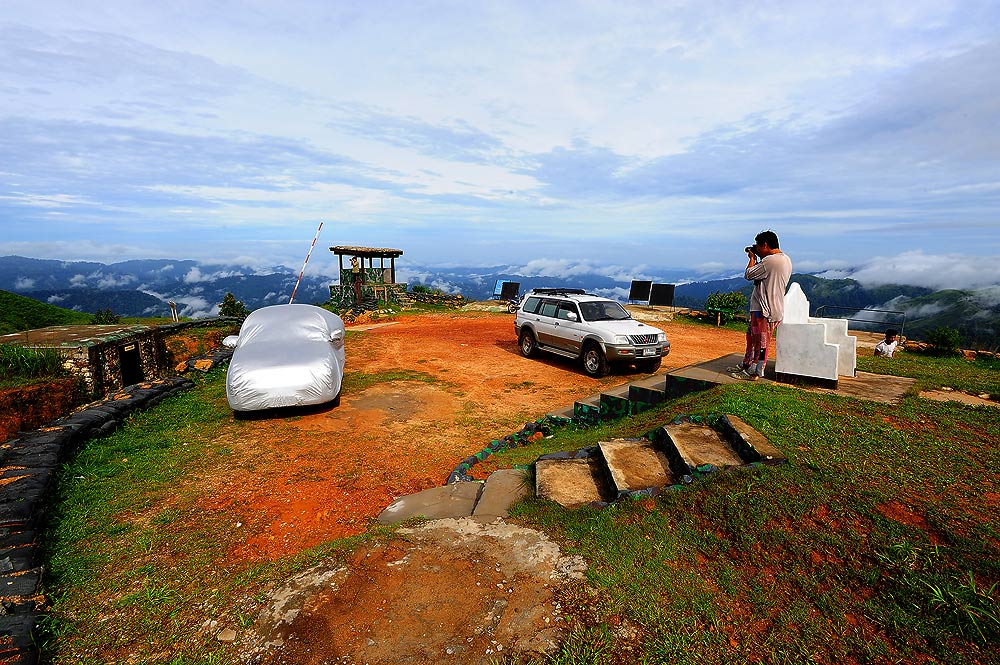 น้าใหญ่ ตากล้องอารมณ์ดี กำลังถ่ายภาพสวยๆ มาให้พวกเราได้ชมกันครับ