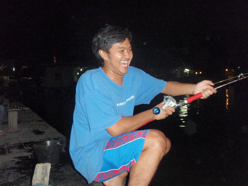   คนต่อมา..อยู่อเมริกา..นะครับนี่          น้องจะหนี..พวกพี่พี่..ไปถึงไหน

  ทุกทุกสิ่ง..ทุกทุกอย่