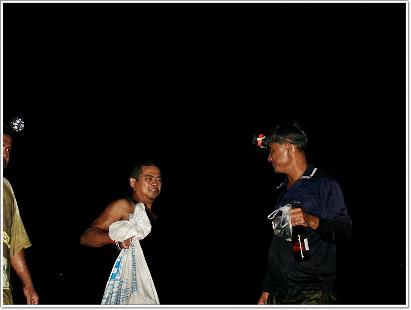 พักรบก่อน!! เติมปริมาณกันก่อน..คืนนี้ได้ปู เยอะแยะแล้ว "ไม่แขบๆ" กริๆๆๆ  :laughing: :laughing:
