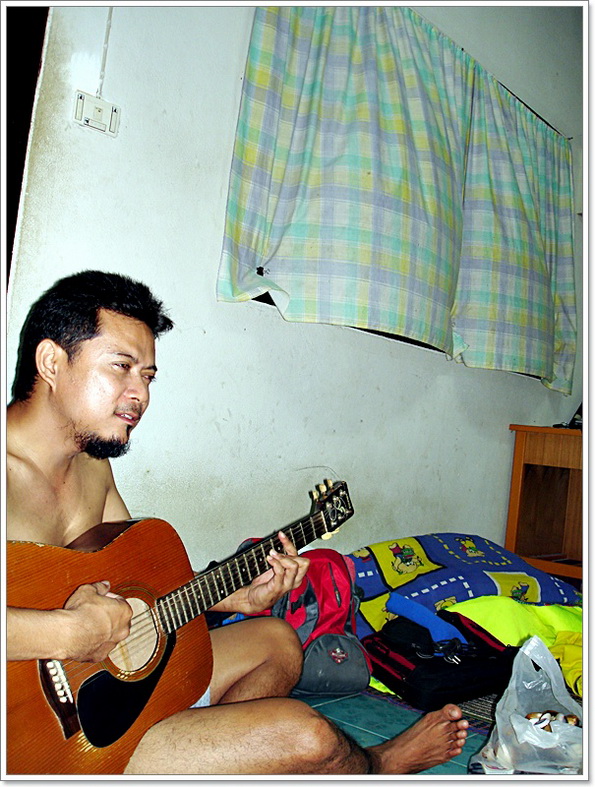  [b]คืนนั้นเรา ไม่สงวนลิขสิทธิ์ ในการับฟังหลากหลายบทเพลง

ลูกทุ่งเก่า..."รักคนชื่อต่อย"

ขนเพล