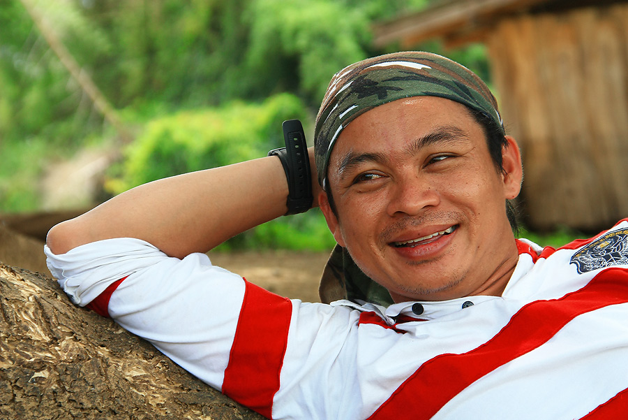 น้าน้ำ วันนี้รอดไปแล้วด้วยชะโดตัวพอได้ 1 ตัว  ก้อเลยได้เอนหลังยิ้มแบบสบายใจ

นี่ ๆ ๆ น้าน้ำ วันหลั