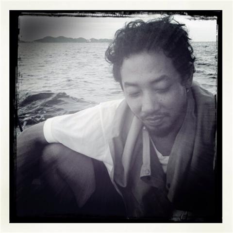 ขอแนะนำตัวก่อนละกันครับ...
รูปเมื่อกี้นั่นตัวผมเองครับ...
ต้นครับ...
ส่วนรูปนี้น้าจั๊กครับ...
ถ่