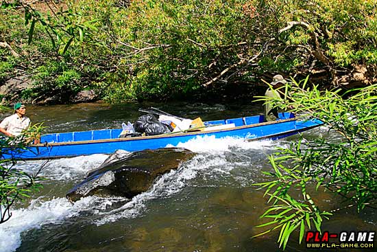 เรือเรารอดผ่านไปได้ด้วยดี.. ลำสอง ลำสาม ตามมา เสียงเครื่องเร่งให้ผ่านเล่นเอาใจหาย ส่วนพี่โจก็ออกแรงส