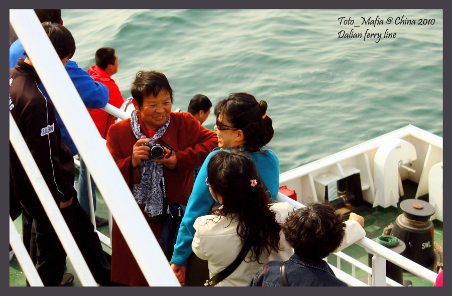 ช่วงที่ลงเรือพวกเรามาตรงเวลาต้อนรถใหญ่ลงเรือพอดี เลยไม่ได้เดินสำรวจรอบๆท่าเรือสักเท่าไหร่เพราะต้องเข