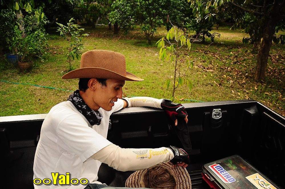 วันนี้ถือว่ารอดตรายไปได้นะ ทริปหน้าระวังตัวให้ดีนะเฟ้ย กล้องอยู่ในมือย่อมได้เปรียบ รีบๆซื้อซะนะ กรั่