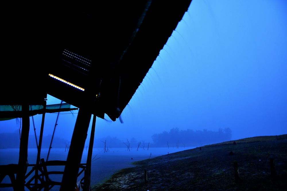 ฝนตกอย่างหนักเลยคับ 
 :smile: :smile: