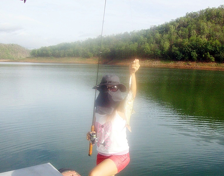 [q][i]อ้างถึง: ใจโกโตะ posted: 06-07-2553, 17:57:45[/i]

ใส่ทำไมอ่ะครับหมวก  แขนกะขาไม่ต้องกลัวเลย