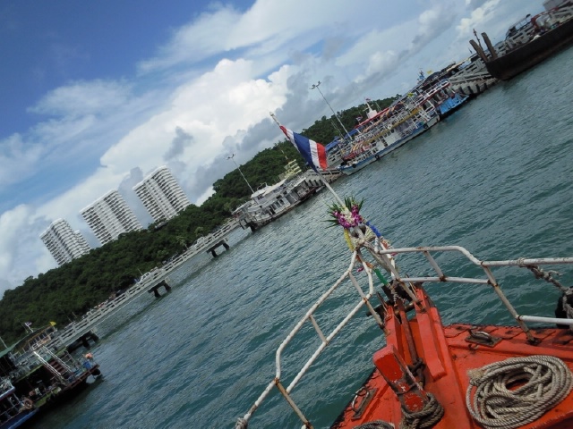 เรือออกก้เก็บภาพมำเรื่อยๆนะคับ 
ตา