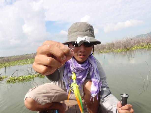 buzz bait พังยับเยินเลย :laughing: