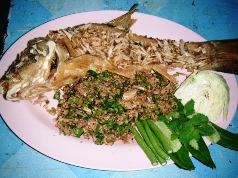 แฮ่ ๆๆๆๆ เผลอแป๊ปปปปปปปปปปปป เดียวเสร็จแล้วครับ ลาบปลากระสูบครับ น่าทานมั๊ยครับ  :grin: :grin: :grin