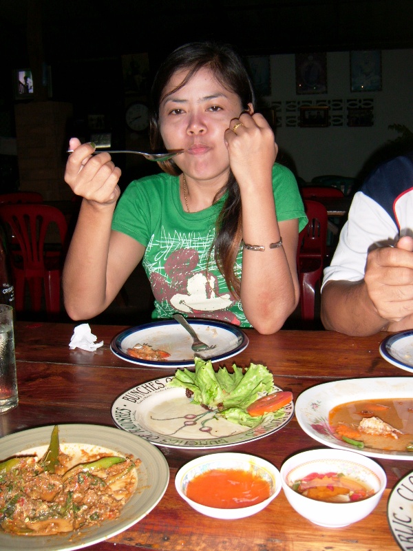[b]ป้า แก้มตุ่ยเลยอ่ะ ขนาดไำม่เคยกินนะเนี่ยยยยยยยยย สงกะสัย จาติดใจ ซะแล้ววววววววว[/b]  :ohh: :ohh: 